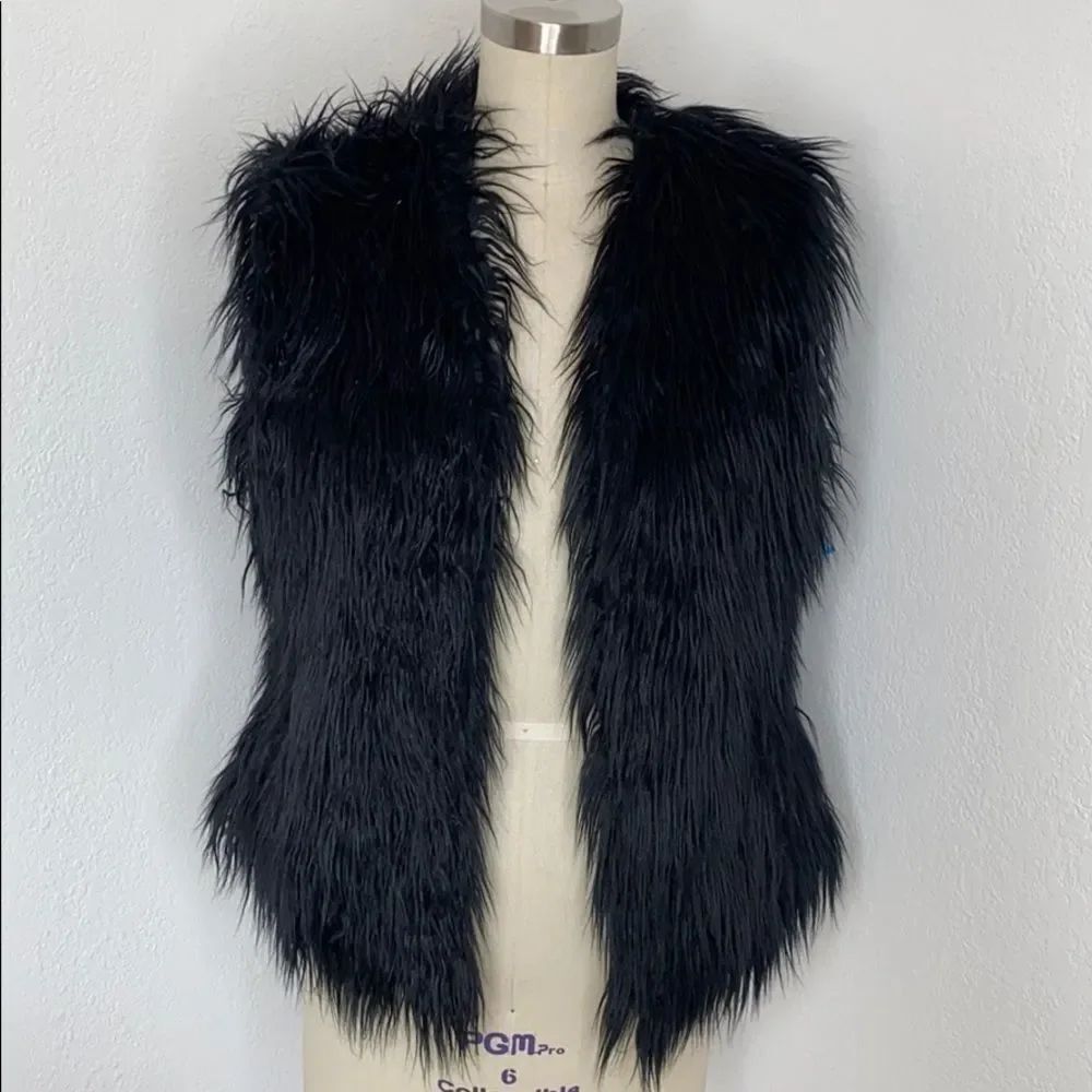 VIA SPIGA black faux fur goth vest S